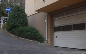 Zoe Apartman